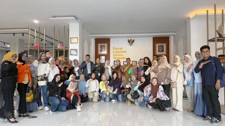 Kunjungan ke PLUT UMKM Provinsi Sulawesi Selatan, Ketua Srikandi APPI Hj. Dwiana Pamuji Astutik Jadi Inspirasi Wanita Pengusaha Berhasil