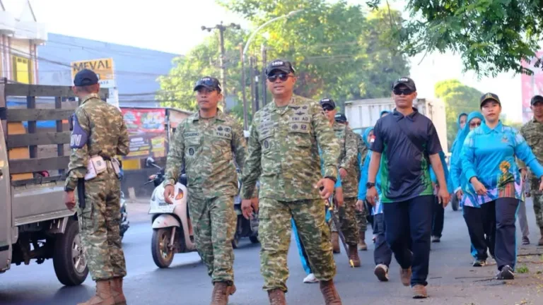 Kodim 1409/Gowa Perkuat Soliditas Lewat Gerak Jalan Santai dan Senam Bersama Keluarga Besar Kodim Gowa