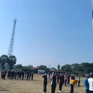 Sambut HUT RI – Ke 81, Babinsa Kodim 1409/Gowa dan Bhabinkamtibmas Tempa Kedisiplinan Calon Paskibraka Kecamatan Bontonompo