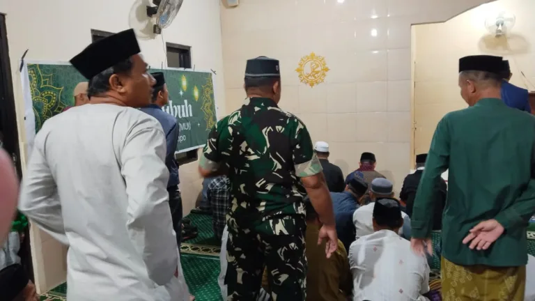 Perkokoh Kemunggalan TNI dan Rakyat, Koramil 08/Bontonompo Rutinkan Safari Subuh