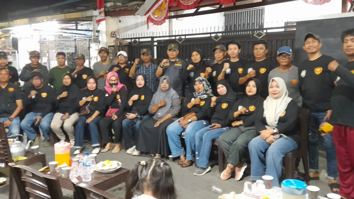 RAPAT BULANAN SATLINMAS SE-KECAMATAN MAKASSAR BAHAS PENGAMANAN PERINGATAN HUT KE-81 RI