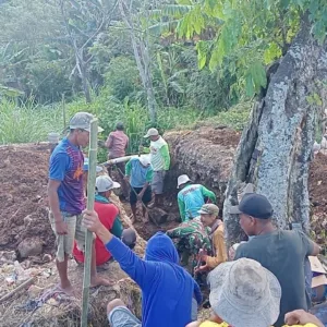 Babinsa Cikoro Bersama Warga Gelar Karya Bakti, Wujudkan Lingkungan Bersih dan Perkuat Semangat Gotong Royong