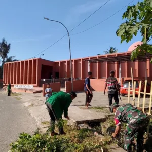 Tingkatkan Kemanunggalan TNI dan Rakyat, Babinsa Desa Jipang Bersama Warga dan Mahasiswa UIN Gelar Karya Bakti