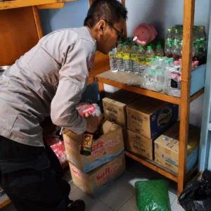 Polisi Sikat Peredaran Miras, Belasan Botol di Wanaraja Disita