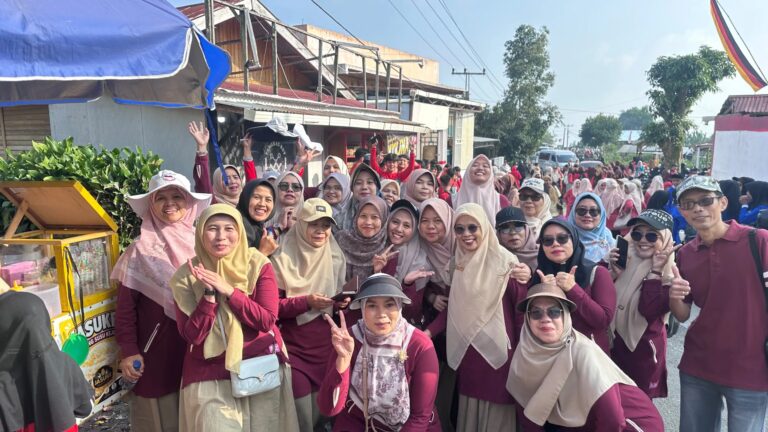 Semarak HUT RI ke-81, SMAN 1 Baso Turut Meriahkan Jalan Santai di Koto Gadang Baso