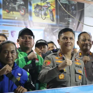 Polres Garut Bagikan Oli Gratis kepada Pengemudi Ojol, Wujud Kepedulian dan Penguatan Sinergitas