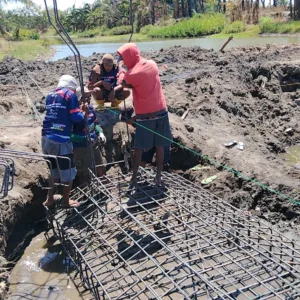 TNI dan Warga Salajangki Kebut Pembangunan Jembatan Beton di Aliran Sungai Jatia Kabupaten Gowa