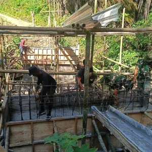 Tingkatkan Akses Desa, TNI dan Warga Tombolo Pao Bahu-Membahu Bangun Jembatan Beton Ere Pucca’