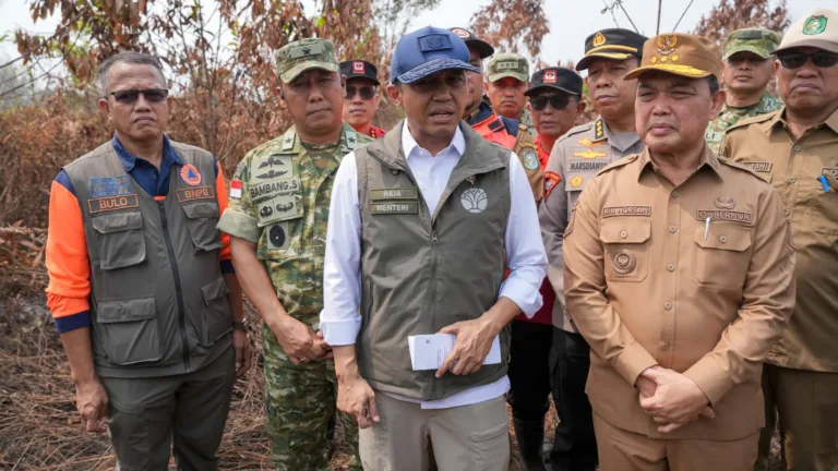 Menhut Raja Antoni Cek Eksekusi Perintah Presiden Prabowo soal Karhutla