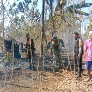 TNI-Polri Bersama Masyarakat Gerak Cepat Padamkan Kebakaran Lahan 2,5 Hektare di Wilayah Kodim 1409/Gowa
