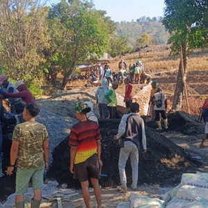 Kemanunggalan TNI dan Rakyat Bergelora di Pembangunan Jembatan Sungai Badenglolo