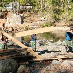 Tingkatkan Aksesibilitas Desa, Kodim 1409/Gowa Genjot Pembangunan Jembatan Lambere