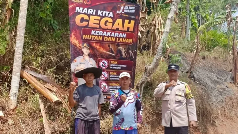 Cegah Karhutla, Polres Garut Pasang Spanduk Imbauan di Wilayah Rawan Kebakaran Hutan Dan Lahan
