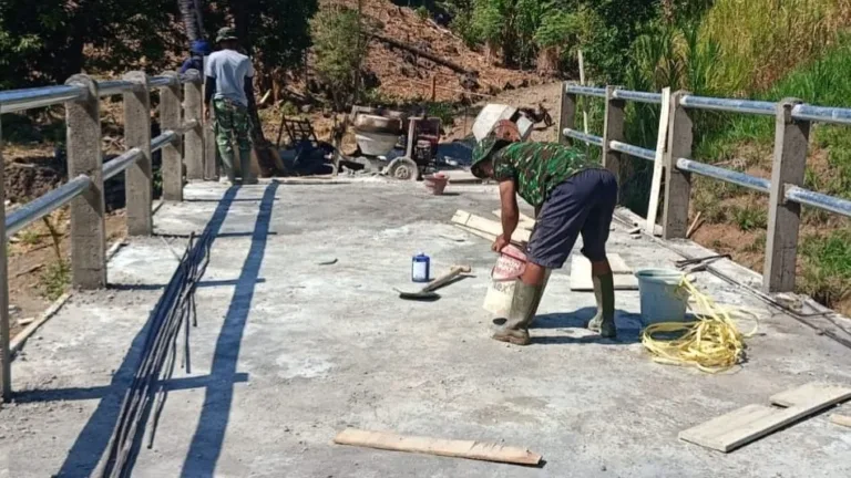 Percepat Akses Warga, Yonzipur dan Kodim 1409/Gowa Kejar Penyelesaian Jembatan Badenglolo