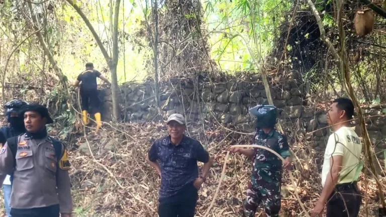 Aksi Tanggap Kodim 1409/Gowa dan Tim Gabungan Jinakkan Api di Area Lapangan Golf