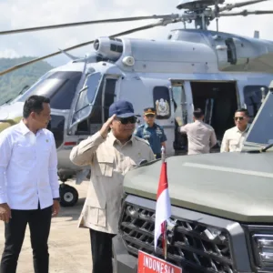 Prabowo Tiba di NTT, Tinjau Lokasi Terdampak Gempa