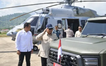 Prabowo Tiba di NTT, Tinjau Lokasi Terdampak Gempa