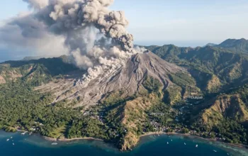 Gunung Lewotobi Laki-laki Erupsi, Warga Diminta Waspada