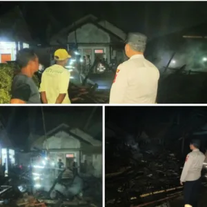 Polisi Cek TKP Kebakaran Rumah Panggung di Garut