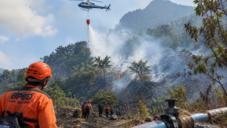 Karhutla Gunung Kawi Capai 385 Hektare, Pipa Air Warga Putus
