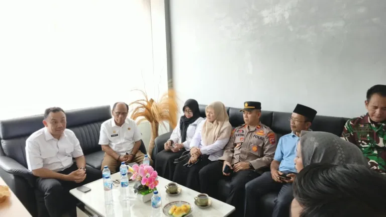 Polsek Palupuh Bergerak Cepat, Bantu Evakuasi Korban dan Amankan Lokasi SPPG Pasia Laweh