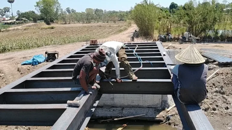 Wujud Sinergi TNI-Rakyat, Pembangunan Jembatan Kanal Pabbundukang Terus Dikebutpp