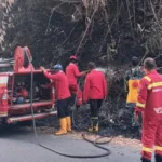 TNI dan Manggala Agni Sigap Tangani Kebakaran Lahan di Dusun Bontoloe