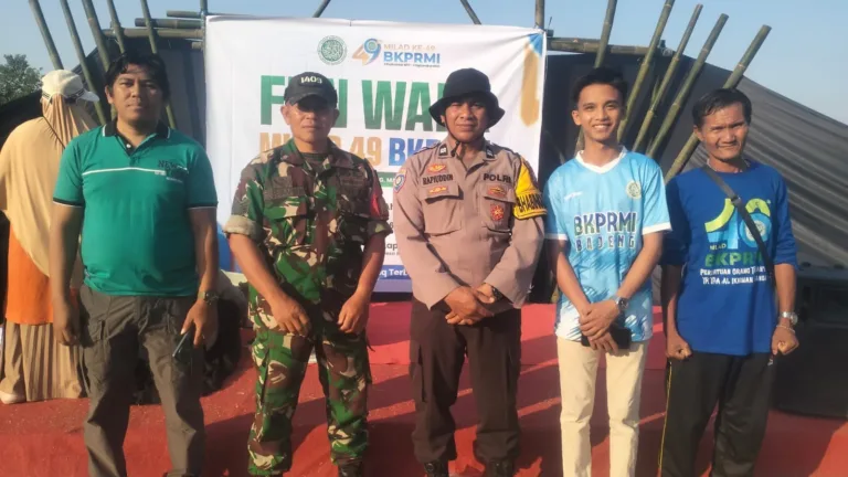 Sinergi TNI-Polri Amankan Gerak Jalan Santai BKPRMI Gowa*
