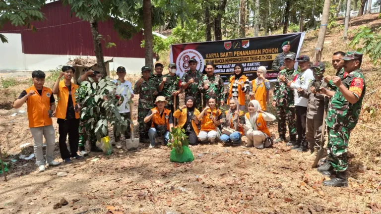 Aksi Nyata HUT TNI ke-81, Koramil 1409-02/Parangloe Gandeng Mahasiswa Tanam Pohon