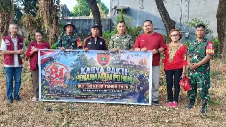 Karya Bhakti HUT ke-81 TNI, Koramil 1408-05/Mariso Tanam Pohon Bersama Warga