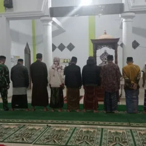 Safari Subuh di Masjid Besar Malakaji, Babinsa Gowa Ajak Warga Jaga Keamanan Wilayah