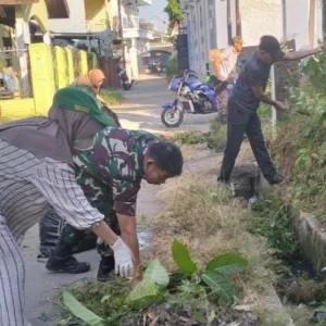 Sinergi TNI, Mahasiswa KKN UIN, dan Warga Gowa Bersatu Wujudkan Lingkungan Bersih Lewat Karya Bakti