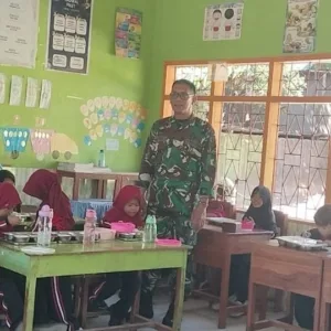 Sinergi TNI dan Yayasan Gowata Sukses Salurkan Ratusan Porsi Makanan Bergizi di Pallangga