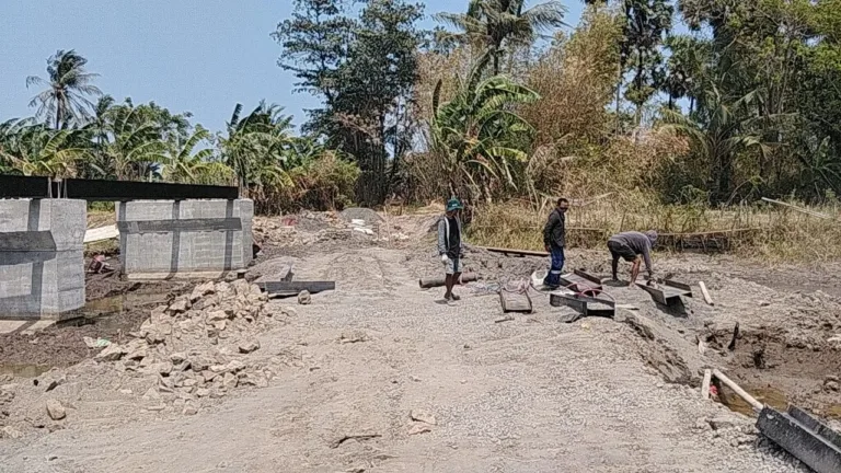 Akselerasi Pembangunan Jembatan Beton Sungai Jatia di Gowa Tunjukkan Progres Positif