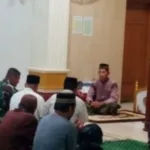 Pererat Kebersamaan, Babinsa Koramil 01/Somba Opu Laksanakan Sholat Subuh dan Komsos di Masjid Al Ikhlas