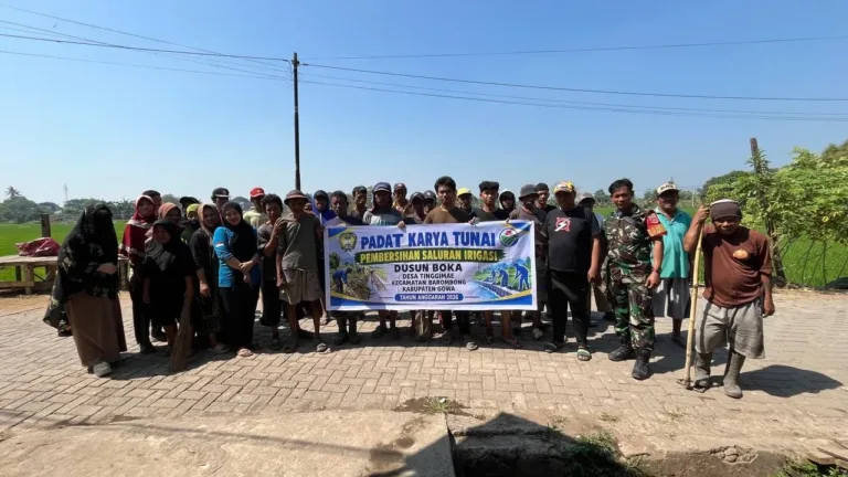 Kerja Bakti Pembersihan Saluran Irigasi, Babinsa dan Warga Tinggimae Perkuat Ketahanan Pangan