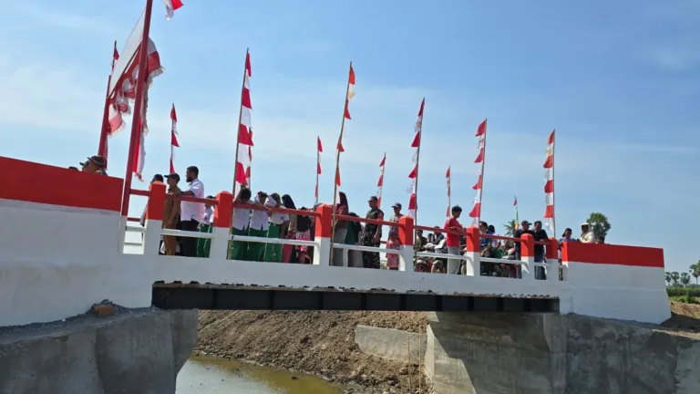 Warga Desa Pabundukang Gowa Sambut Syukur Peresmian Jembatan Beton Garuda
