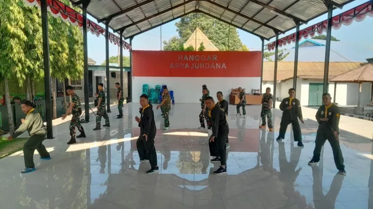Perkuat Naluri Tempur, Prajurit Kodim 1409/Gowa Intensifkan Latihan Pencak Silat Militer di Hanggar Arya Jundana