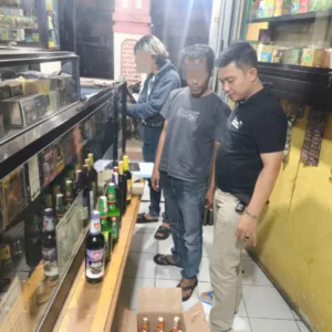 Sikat Miras! Polres Garut Amankan Puluhan Botol di Tarogong Kaler