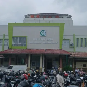Diduga Potong Usus Tanpa Izin, Bayi 8 Bulan Meninggal, Dokter  RSI Ibnu Sina Dilaporkan