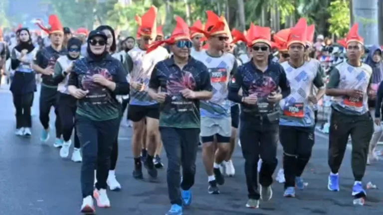 Makassar Memerah, 7.092 Pelari Semarakkan Patonro Elite Run TNI 81