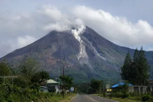 Gunung Sinabung Masih Siaga, Dua Desa di Karo Diungsikan