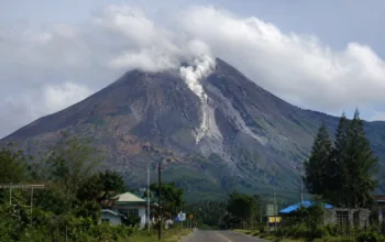 Gunung Sinabung Masih Siaga, Dua Desa di Karo Diungsikan