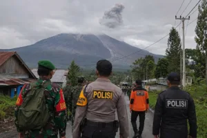 1.279 Personel TNI-Polri Siaga Hadapi Erupsi Gunung Sinabung