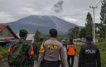 1.279 Personel TNI-Polri Siaga Hadapi Erupsi Gunung Sinabung