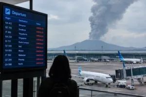 209 Penerbangan di Bandara Soetta Batal akibat Erupsi Anak Krakatau