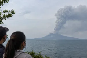 Abu Vulkanik Anak Krakatau Picu Risiko Gangguan Pernapasan