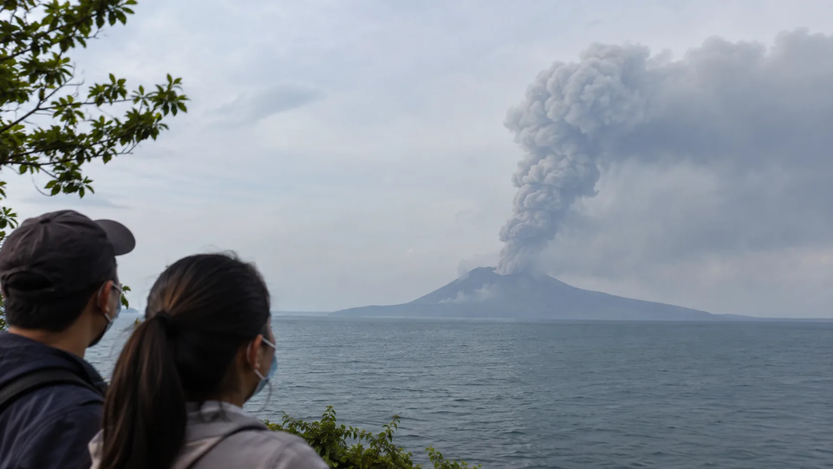 Abu Vulkanik Anak Krakatau Picu Risiko Gangguan Pernapasan