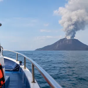Kapal Wartawan Hilang Kontak Saat Meliput Erupsi Anak Krakatau