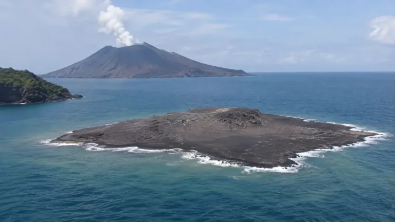 Daratan Baru 30,3 Hektare Muncul Dekat Anak Krakatau